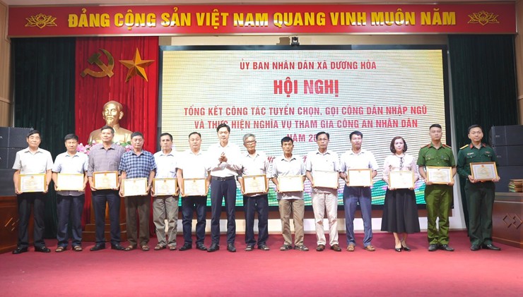 UBND xã khen thưởng 13 tập thể và 23 cá nhân có thành tích trong công tác tuyển chọn, gọi công dân nhập ngũ năm 2026- Ảnh 6.
