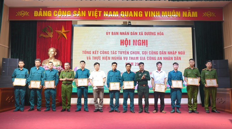 UBND xã khen thưởng 13 tập thể và 23 cá nhân có thành tích trong công tác tuyển chọn, gọi công dân nhập ngũ năm 2026- Ảnh 8.