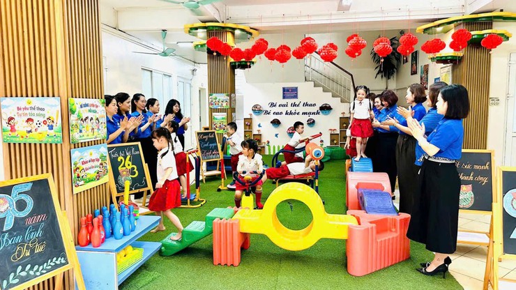 CHI ĐOÀN TRƯỜNG MẦM NON THỊNH LIỆT LONG TRỌNG TỔ CHỨC KỶ NIỆM 95 NĂM NGÀY THÀNH LẬP ĐOÀN TNCS HỒ CHÍ MINH VÀ KHÁNH THÀNH CÔNG TRÌNH THANH NIÊN- Ảnh 4.