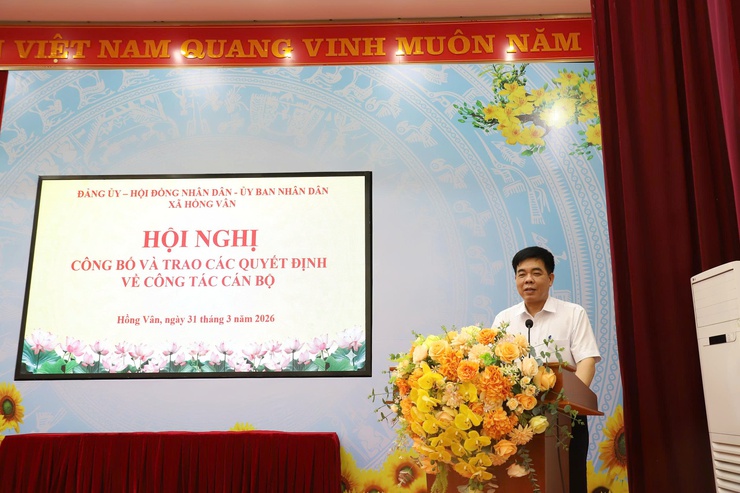 Xã Hồng Vân hội nghị công bố và trao quyết định về công tác cán bộ- Ảnh 4.