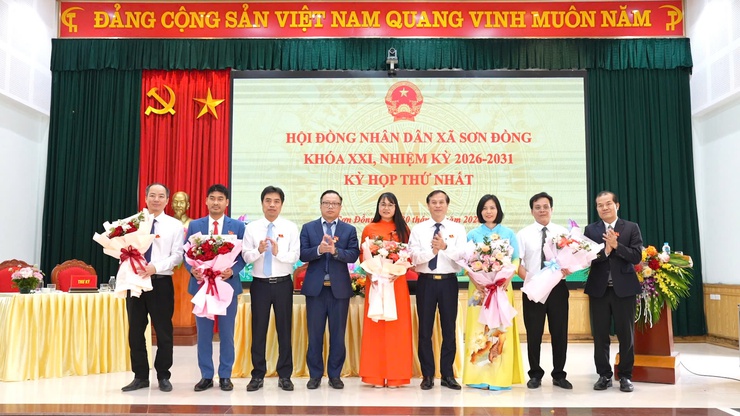 Xã Sơn Đồng tổ chức thành công Kỳ họp thứ nhất HĐND xã khóa XXI, nhiệm kỳ 2026 - 2031- Ảnh 7.