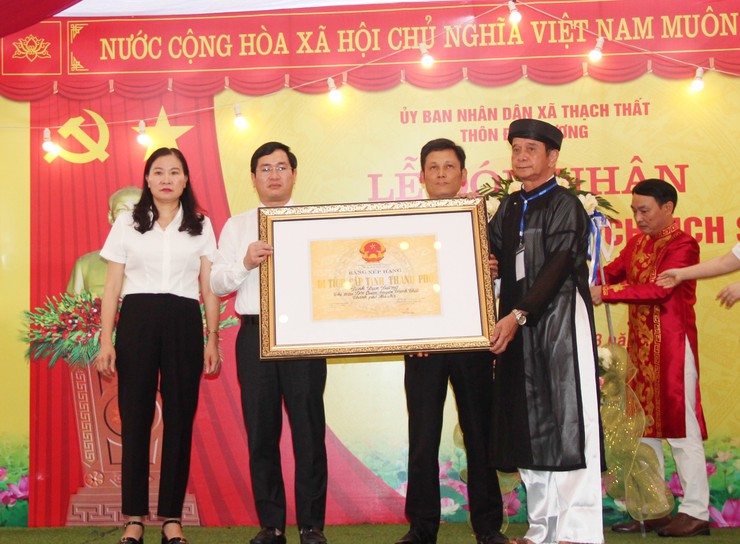 Thạch Thất tổ chức Lễ đón nhận Bằng xếp hạng Di tích Lịch sử – Văn hóa Đình Đụn Dương- Ảnh 1.