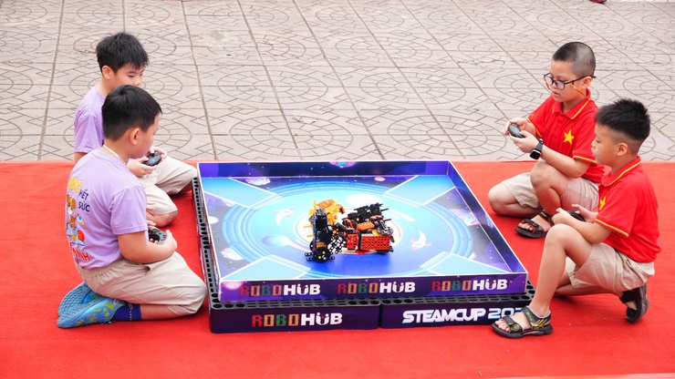 Sôi động Ngày hội trải nghiệm trí tuệ AI và STEM, ROBOTICS của học sinh trường Tiểu học Trung Yên- Ảnh 9.