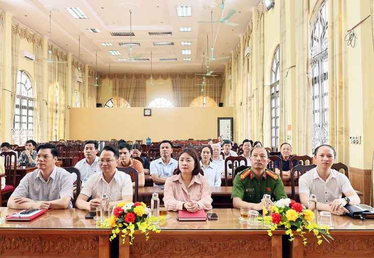 Xã Quảng Bị tiếp sóng Hội nghị toàn quốc tổng kết công tác bầu cử đại biểu Quốc hội khóa XVI và đại biểu HĐND các cấp nhiệm kỳ 2026-2031- Ảnh 3.