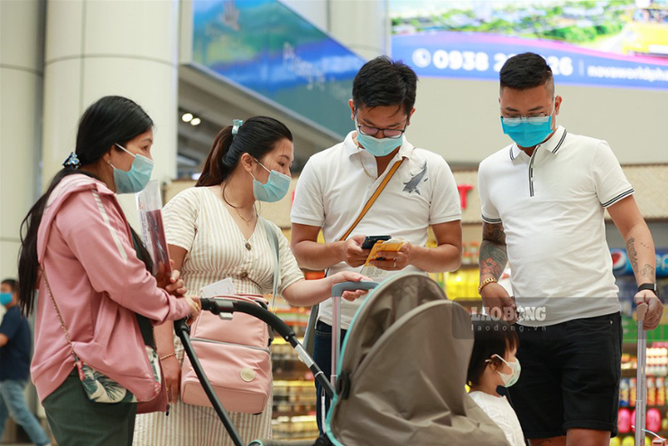 17 ca nhiễm COVID-19 ở Hà Nội, biến thể Ve sầu BA.3.2 nguy hiểm thế nào?- Ảnh 2.