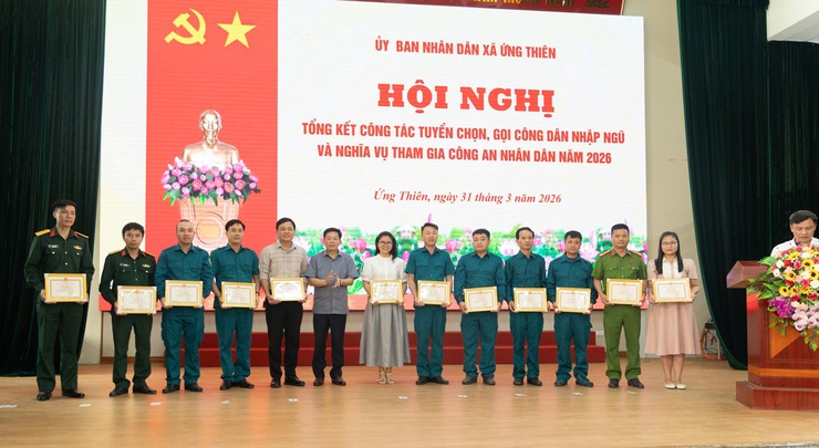 Ứng Thiên tổng kết công tác tuyển chọn, gọi công dân nhập ngũ và nghĩa vụ tham gia công an nhân dân năm 2026- Ảnh 9.