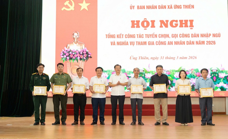 Ứng Thiên tổng kết công tác tuyển chọn, gọi công dân nhập ngũ và nghĩa vụ tham gia công an nhân dân năm 2026- Ảnh 8.