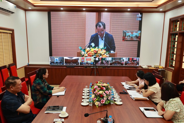 Xã Ứng Thiên tham dự trực tuyến Hội nghị công bố
Chỉ số CCHC năm 2025 của thành phố Hà Nội
- Ảnh 2.