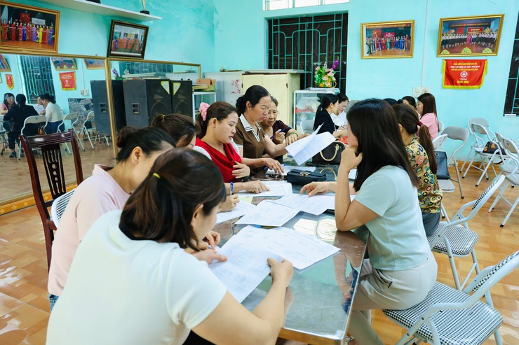Tập huấn nghiệp vụ cho tổ Tiết kiệm và vay vốn Ngân hàng Chính sách xã hội trên địa bàn xã Phú Nghĩa- Ảnh 9.