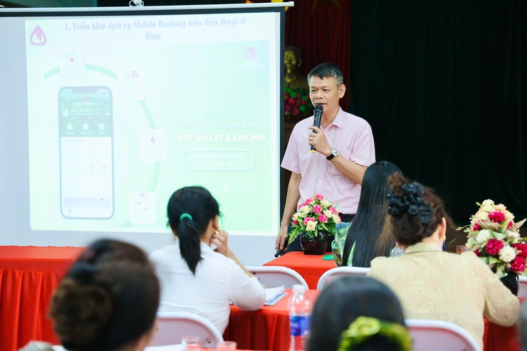 Tập huấn nghiệp vụ cho tổ Tiết kiệm và vay vốn Ngân hàng Chính sách xã hội trên địa bàn xã Phú Nghĩa- Ảnh 6.