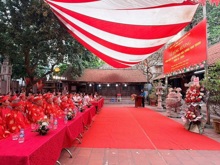 Phường Tương Mai tổ chức Lễ dâng hương tưởng niệm 1983 năm ngày hóa Tướng Tam Trinh (năm 43-2026)
- Ảnh 14.