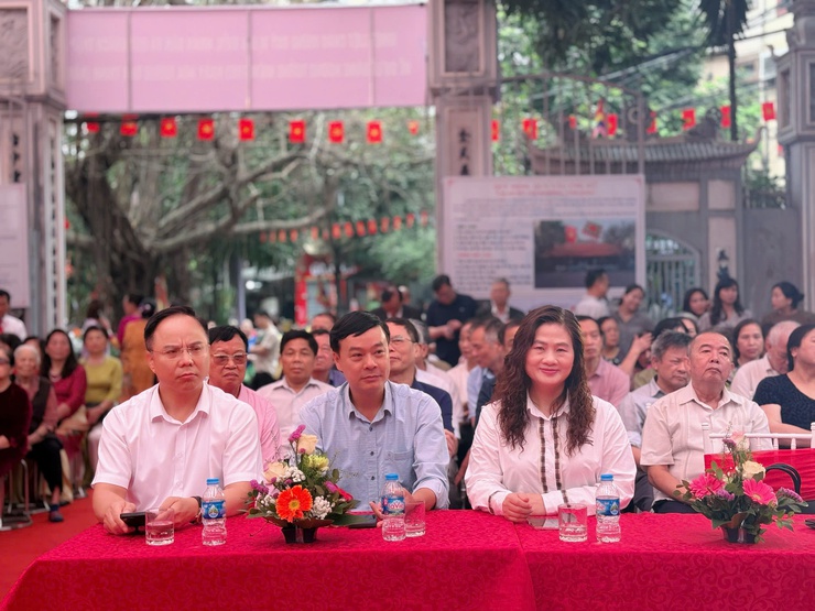 Phường Tương Mai tổ chức Lễ dâng hương tưởng niệm 1983 năm ngày hóa Tướng Tam Trinh (năm 43-2026)
- Ảnh 6.