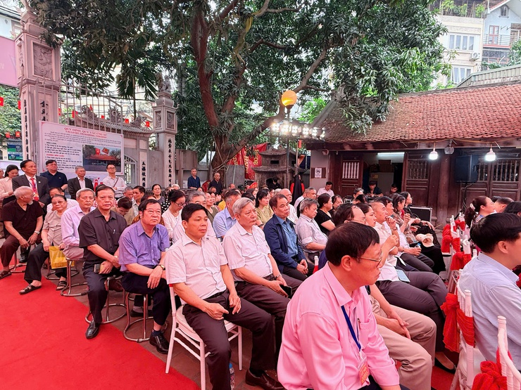 Phường Tương Mai tổ chức Lễ dâng hương tưởng niệm 1983 năm ngày hóa Tướng Tam Trinh (năm 43-2026)
- Ảnh 16.