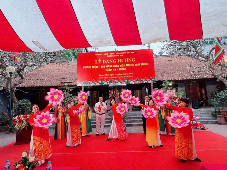 Phường Tương Mai tổ chức Lễ dâng hương tưởng niệm 1983 năm ngày hóa Tướng Tam Trinh (năm 43-2026)
- Ảnh 15.