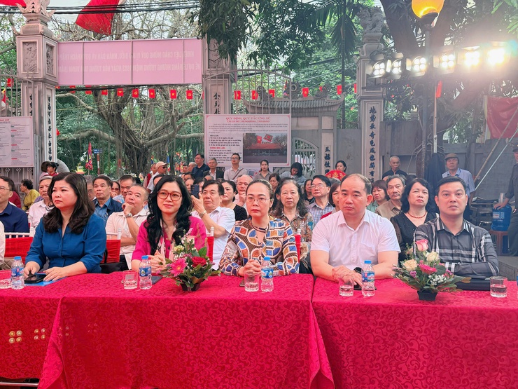 Phường Tương Mai tổ chức Lễ dâng hương tưởng niệm 1983 năm ngày hóa Tướng Tam Trinh (năm 43-2026)
- Ảnh 7.