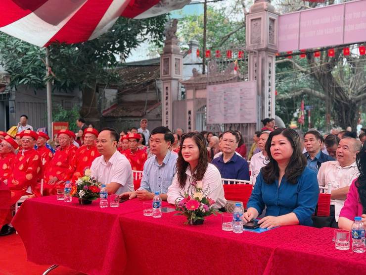 Phường Tương Mai tổ chức Lễ dâng hương tưởng niệm 1983 năm ngày hóa Tướng Tam Trinh (năm 43-2026)
- Ảnh 8.