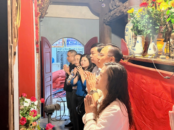 Phường Tương Mai tổ chức Lễ dâng hương tưởng niệm 1983 năm ngày hóa Tướng Tam Trinh (năm 43-2026)
- Ảnh 10.