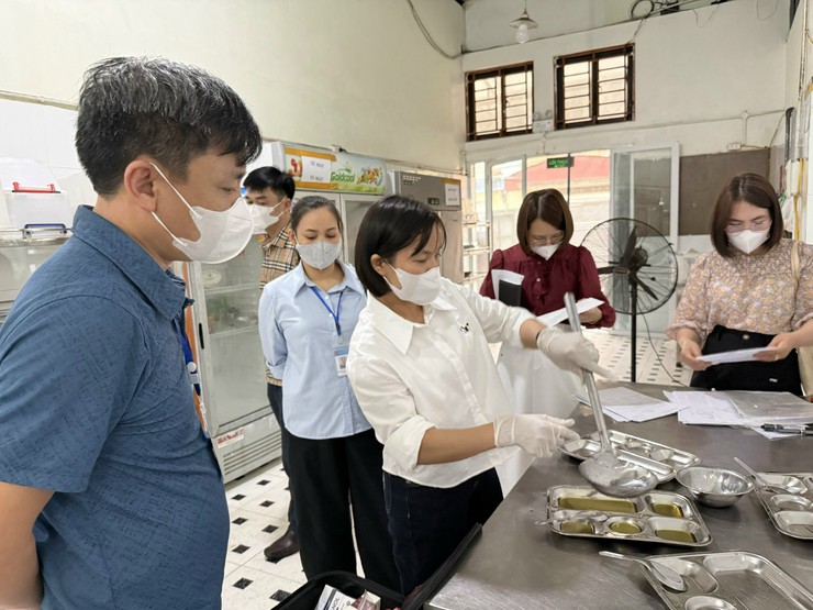 Tăng cường kiểm tra, đảm bảo an toàn thực phẩm trên địa bàn xã Ứng Thiên- Ảnh 1.