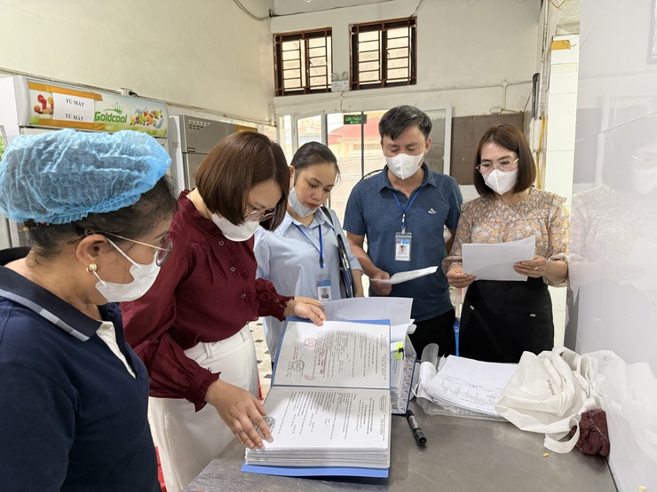 Tăng cường kiểm tra, đảm bảo an toàn thực phẩm trên địa bàn xã Ứng Thiên- Ảnh 3.