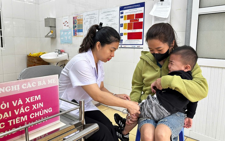 Bát Tràng bảo đảm an toàn, hiệu quả trong ngày tiêm chủng mở rộng tháng 4 năm 2026- Ảnh 3.