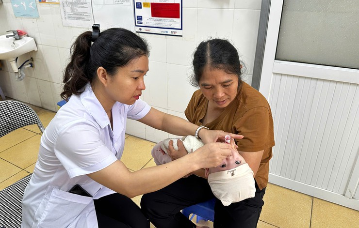 Bát Tràng bảo đảm an toàn, hiệu quả trong ngày tiêm chủng mở rộng tháng 4 năm 2026- Ảnh 2.