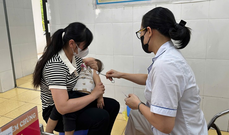 Bát Tràng bảo đảm an toàn, hiệu quả trong ngày tiêm chủng mở rộng tháng 4 năm 2026- Ảnh 4.