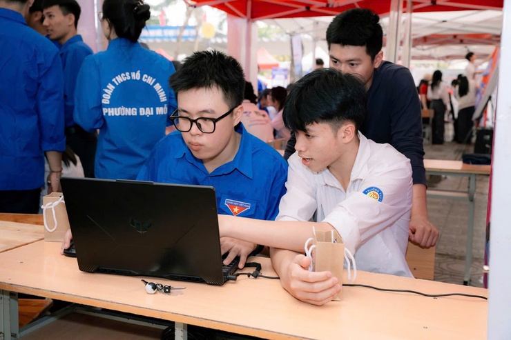 Đoàn thanh niên phường Tây Mỗ: Trang bị kỹ năng số và định hướng khởi nghiệp cho thế hệ trẻ trong kỷ nguyên mới- Ảnh 4.