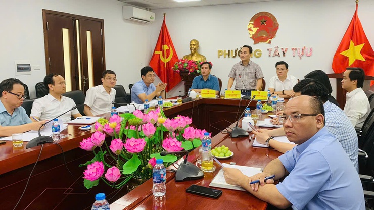 Các phường Tây Tựu, Xuân Đỉnh và Đông Ngạc họp thống nhất về việc bố trí quỹ đất, quỹ nhà phục vụ bố trí tái định cư các dự án Xây dựng đường Tây Thăng Long và dự án xây dựng Bảo tàng Đảng Cộng sản Việt Nam.- Ảnh 1.