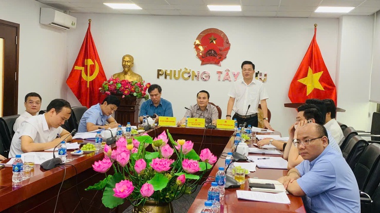 Các phường Tây Tựu, Xuân Đỉnh và Đông Ngạc họp thống nhất về việc bố trí quỹ đất, quỹ nhà phục vụ bố trí tái định cư các dự án Xây dựng đường Tây Thăng Long và dự án xây dựng Bảo tàng Đảng Cộng sản Việt Nam.- Ảnh 3.