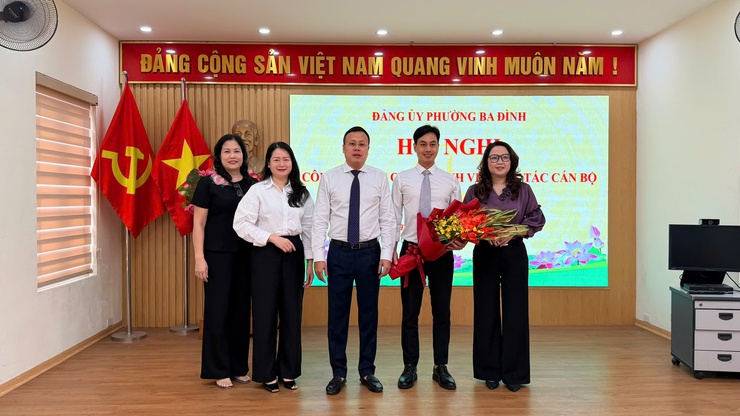 Phường Ba Đình công bố các quyết định về công tác cán bộ- Ảnh 6.