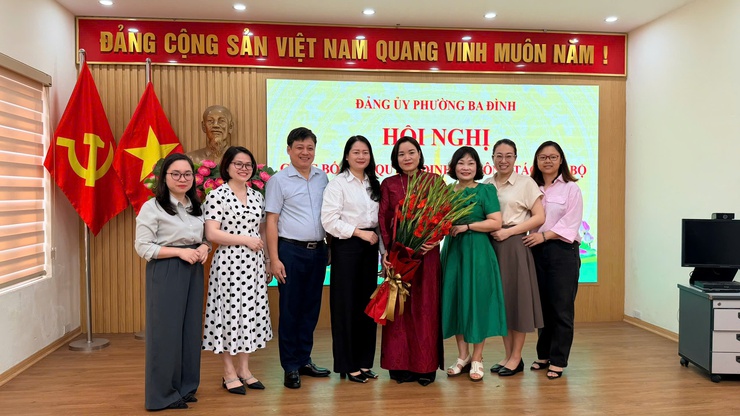 Phường Ba Đình công bố các quyết định về công tác cán bộ- Ảnh 9.