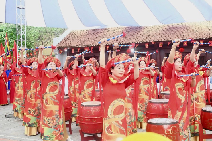 Đổi mới công tác quản lý lễ hội truyền thống
trên địa bàn phường Long Biên- Ảnh 3.