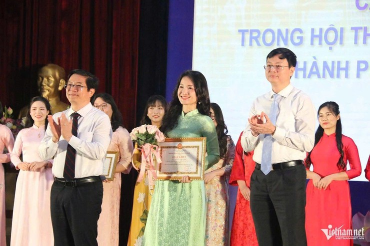 CÔ GIÁO VŨ KIỀU NGỌC ANH - TRƯỜNG TIỂU HỌC NAM THÀNH CÔNG VINH DỰ ĐẠT GIẢI NHẤT HỘI THI GIÁO VIÊN DẠY GIỎI CẤP THÀNH PHỐ- Ảnh 2.