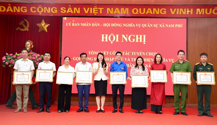Xã Nam Phù khen thưởng 25 tập thể, cá nhân hoàn thành tốt công tác tuyển quân năm 2026- Ảnh 1.