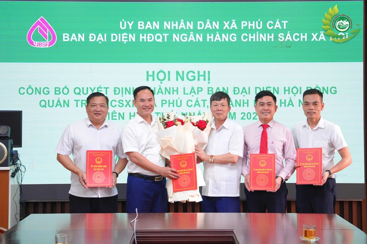 Phú Cát công bố quyết định thành lập Ban đại diện HĐQT Ngân hàng Chính sách xã hội xã, triển khai phiên họp thứ Nhất năm 2026- Ảnh 1.
