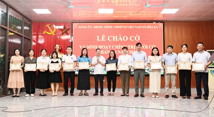 HÒA XÁ: SINH HOẠT DƯỚI CỜ THÁNG 4/2026, KHEN THƯỞNG 15 TẬP THỂ, CÁ NHÂN TIÊU BIỂU- Ảnh 6.