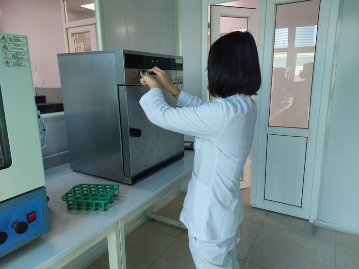 Tăng cường giám sát chất lượng thuốc, mỹ phẩm bảo đảm an toàn sức khỏe nhân dân- Ảnh 1.