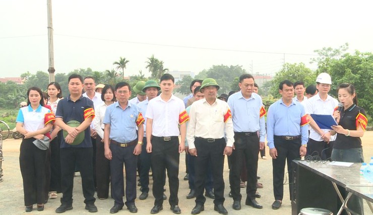 Cưỡng chế thu hồi đất đối với các hộ gia đình, cá nhân có đất thuộc phạm vi thu hồi tại dự án xây dựng hạ tầng kỹ thuật đấu giá khu Ải Bắc và Nam Võng Ngoại, xã Phúc Lộc- Ảnh 1.