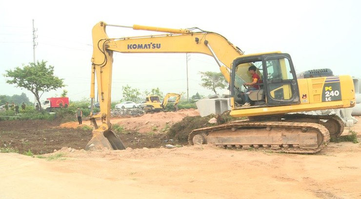 Cưỡng chế thu hồi đất đối với các hộ gia đình, cá nhân có đất thuộc phạm vi thu hồi tại dự án xây dựng hạ tầng kỹ thuật đấu giá khu Ải Bắc và Nam Võng Ngoại, xã Phúc Lộc- Ảnh 3.