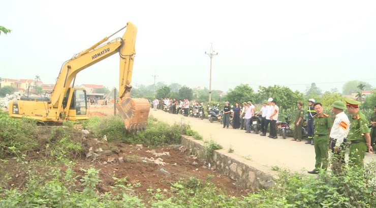 Cưỡng chế thu hồi đất đối với các hộ gia đình, cá nhân có đất thuộc phạm vi thu hồi tại dự án xây dựng hạ tầng kỹ thuật đấu giá khu Ải Bắc và Nam Võng Ngoại, xã Phúc Lộc- Ảnh 7.