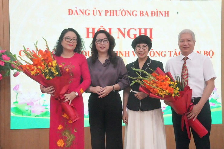 Phường Ba Đình công bố các quyết định về công tác cán bộ- Ảnh 11.