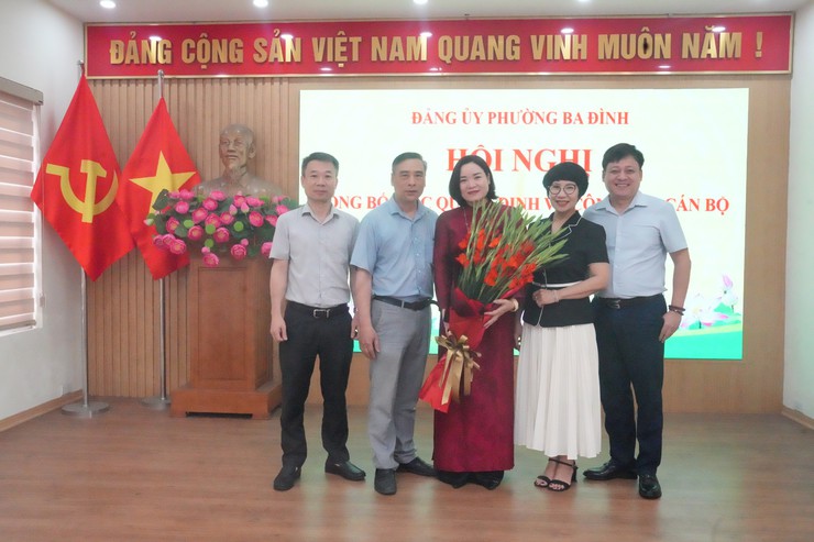 Phường Ba Đình công bố các quyết định về công tác cán bộ- Ảnh 13.