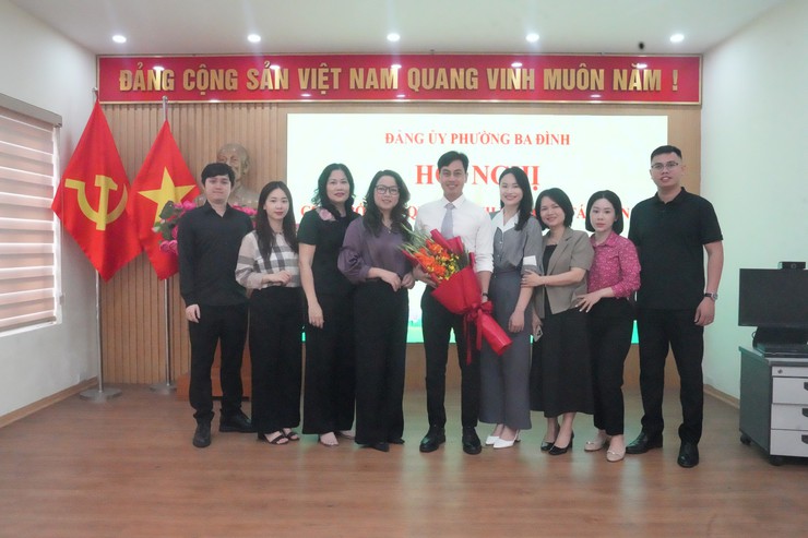 Phường Ba Đình công bố các quyết định về công tác cán bộ- Ảnh 23.