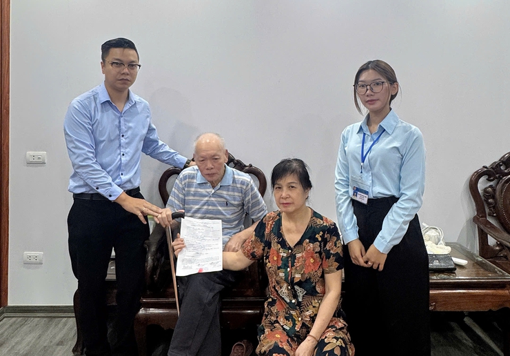 Chủ động phục vụ người dân tại nhà trong giải quyết thủ tục hành chính- Ảnh 1.