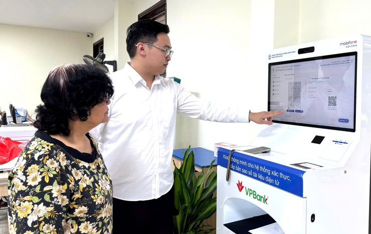 THÍ ĐIỂM TRẠM SỐ HÓA TẠI CHI NHÁNH SỐ 12: BƯỚC TIẾN MỚI TRONG CẢI CÁCH THỦ TỤC HÀNH CHÍNH- Ảnh 1.