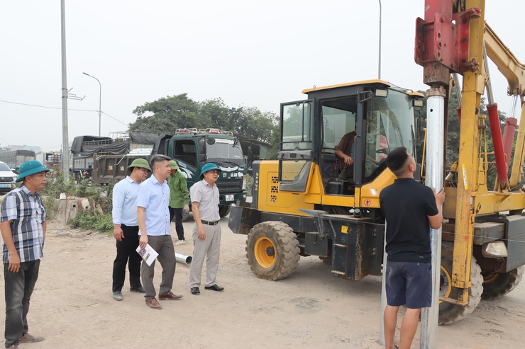 Xã Phú Xuyên: Triển khai lắp đặt rào chắn xử lý điểm nghẽn phức tạp về trật tự đô thị, an toàn giao thông tại nút giao Vạn Điểm- Ảnh 10.