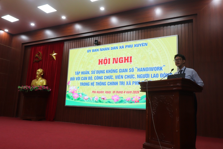 Xã Phú Xuyên tập huấn sử dụng không gian làm việc số “HanoiWork” cho cán bộ, công chức, viên chức- Ảnh 3.