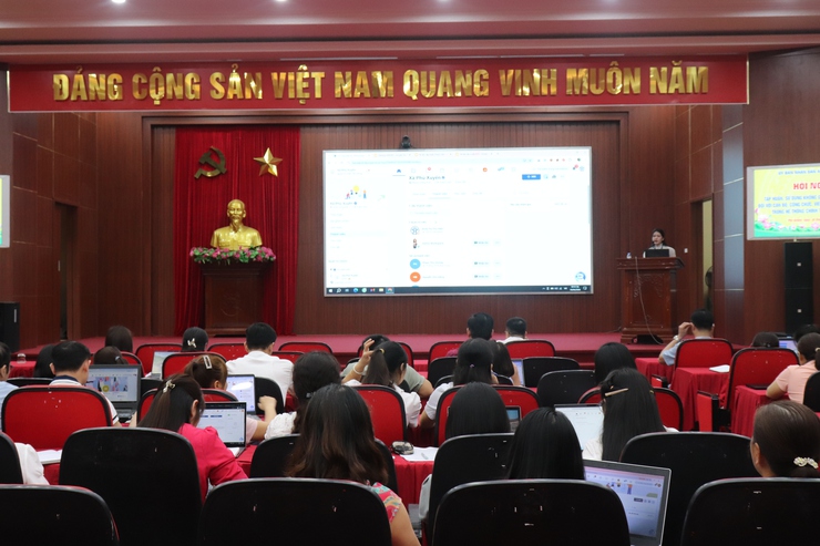 Xã Phú Xuyên tập huấn sử dụng không gian làm việc số “HanoiWork” cho cán bộ, công chức, viên chức- Ảnh 6.