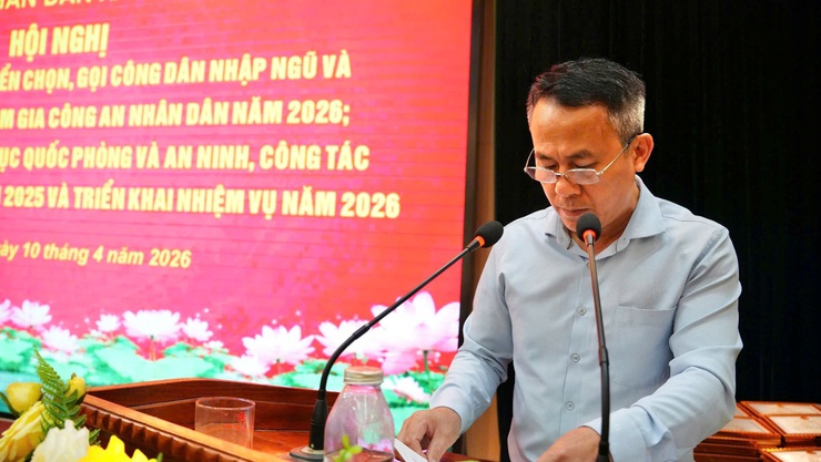 Hoài Đức khen thưởng 13 tập thể và 45 cá nhân có thành tích trong công tác tuyển chọn, gọi công dân nhập ngũ, thực hiện nghĩa vụ tham gia Công an nhân dân và trong công tác Giáo dục Quốc phòng - An ninh năm 2026- Ảnh 5.