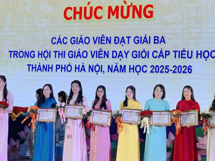 Giáo viên Trường Tiểu học Trường Yên đạt giải Ba tại Hội thi giáo viên dạy giỏi cấp thành phố năm học 2025 - 2026- Ảnh 2.